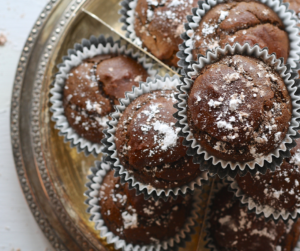 A legfinomabb darált diós, csokis muffin elkészítése gyerekjáték. Mindössze néhány lépés és készen is van. Olvasd el a receptet!